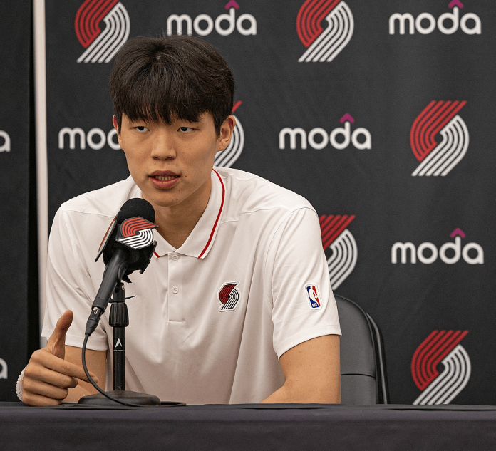 开云体育- 胡金秋赛后谦逊发言登热搜，休斯顿火箭血战俄克拉荷马城雷霆引发热议